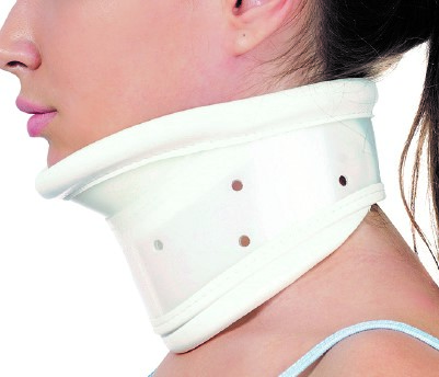 ADJUSTABLE CERVICAL COLLAR WITH CHIN