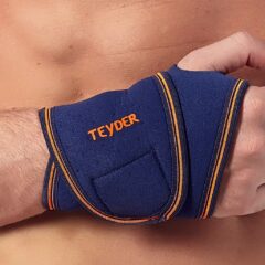 WRISTBAND WITH THUMB EXTENSION